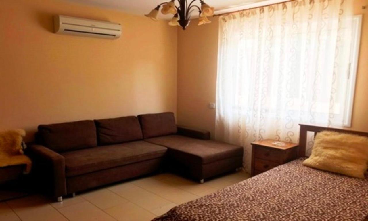 Apartment 2 Bedroom With Private Garden, Walk To Nissi Beach, Communal Swimming Pool *
