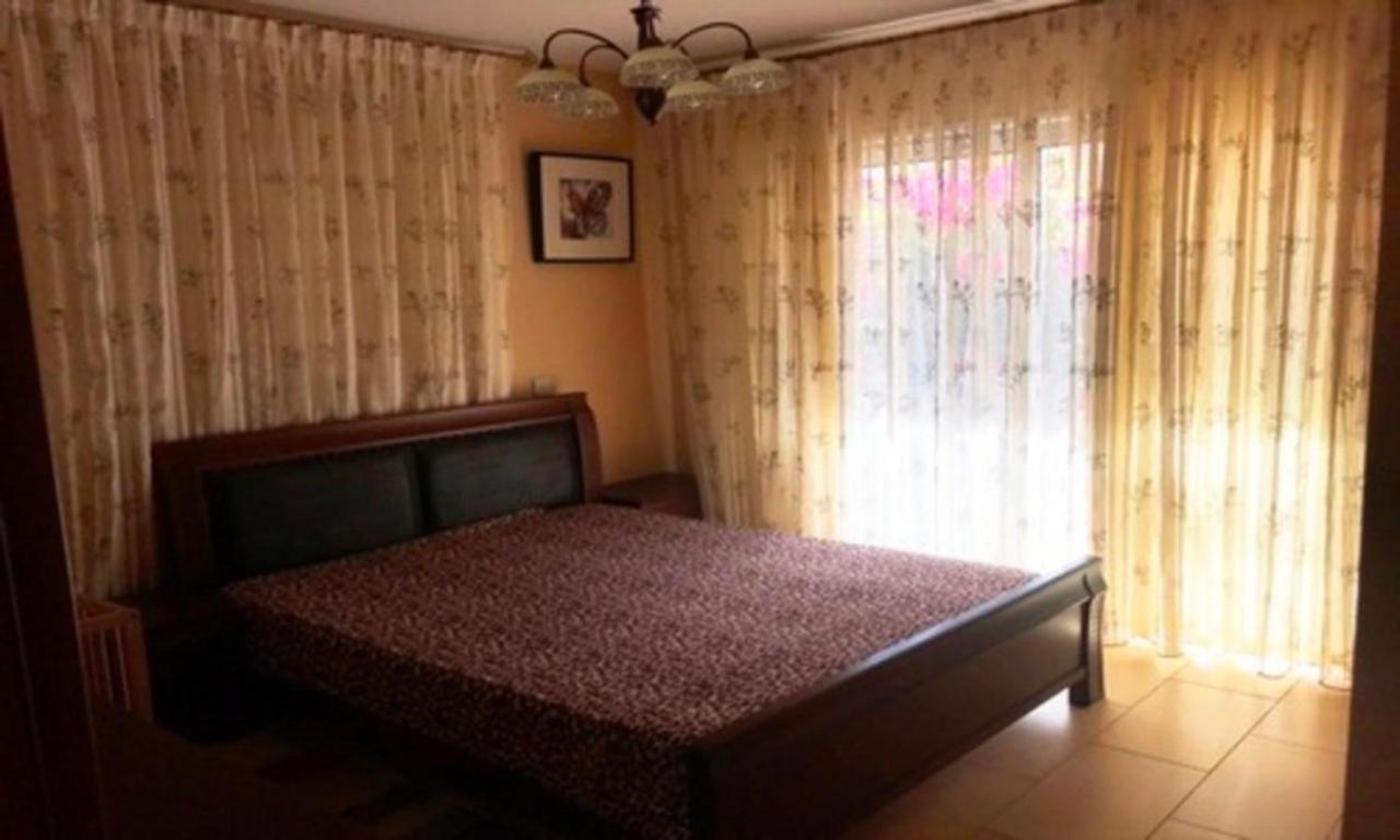 Apartment 2 Bedroom With Private Garden, Walk To Nissi Beach, Communal Swimming Pool *