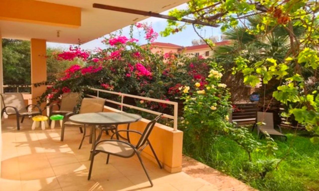 2 Bedroom With Private Garden, Walk To Nissi Beach, Communal Swimming Pool