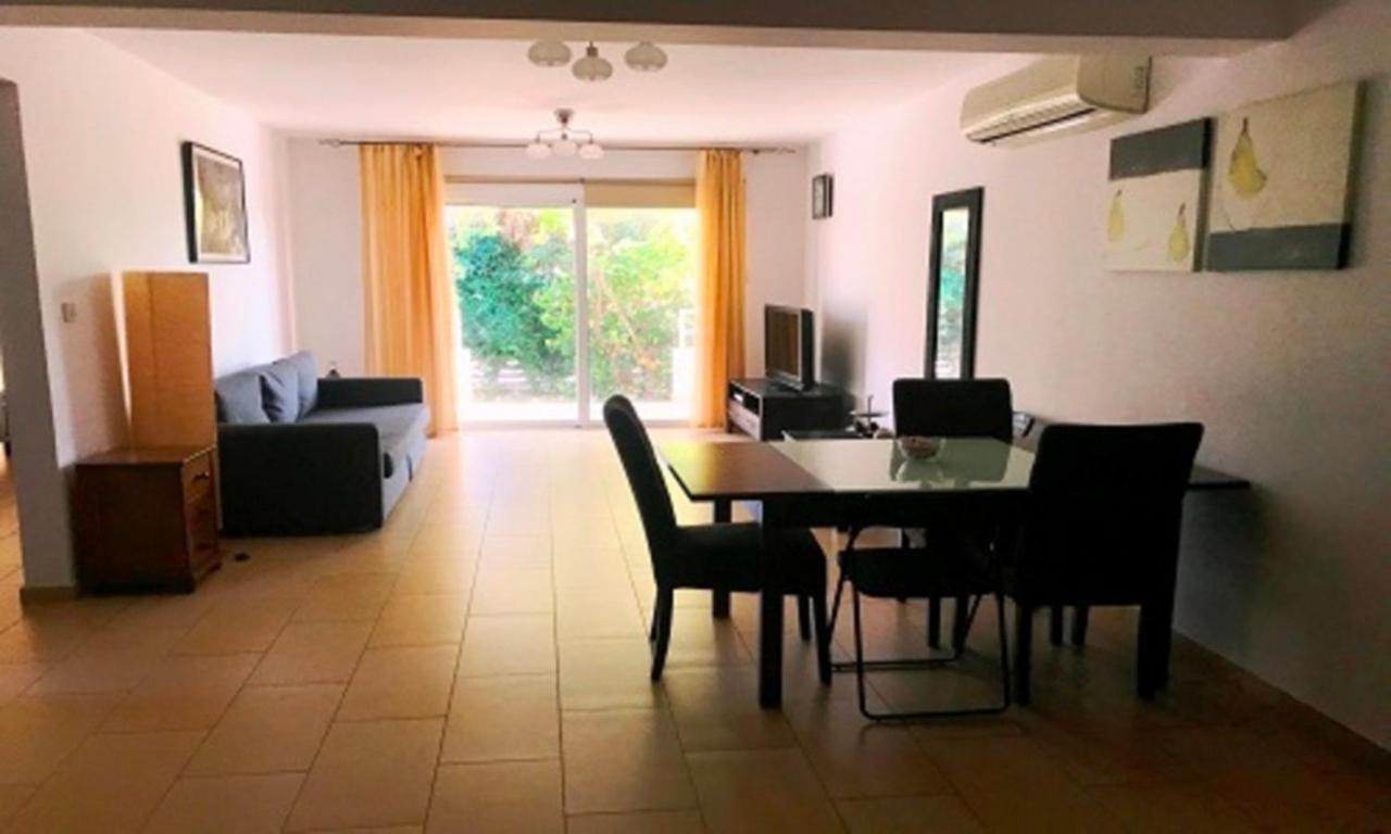 2 Bedroom With Private Garden, Walk To Nissi Beach, Communal Swimming Pool Apartment