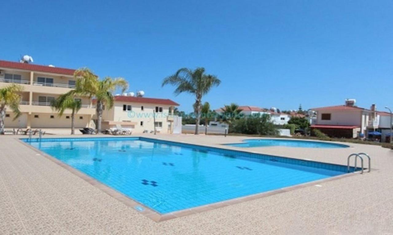 Apartment 2 Bedroom With Private Garden, Walk To Nissi Beach, Communal Swimming Pool