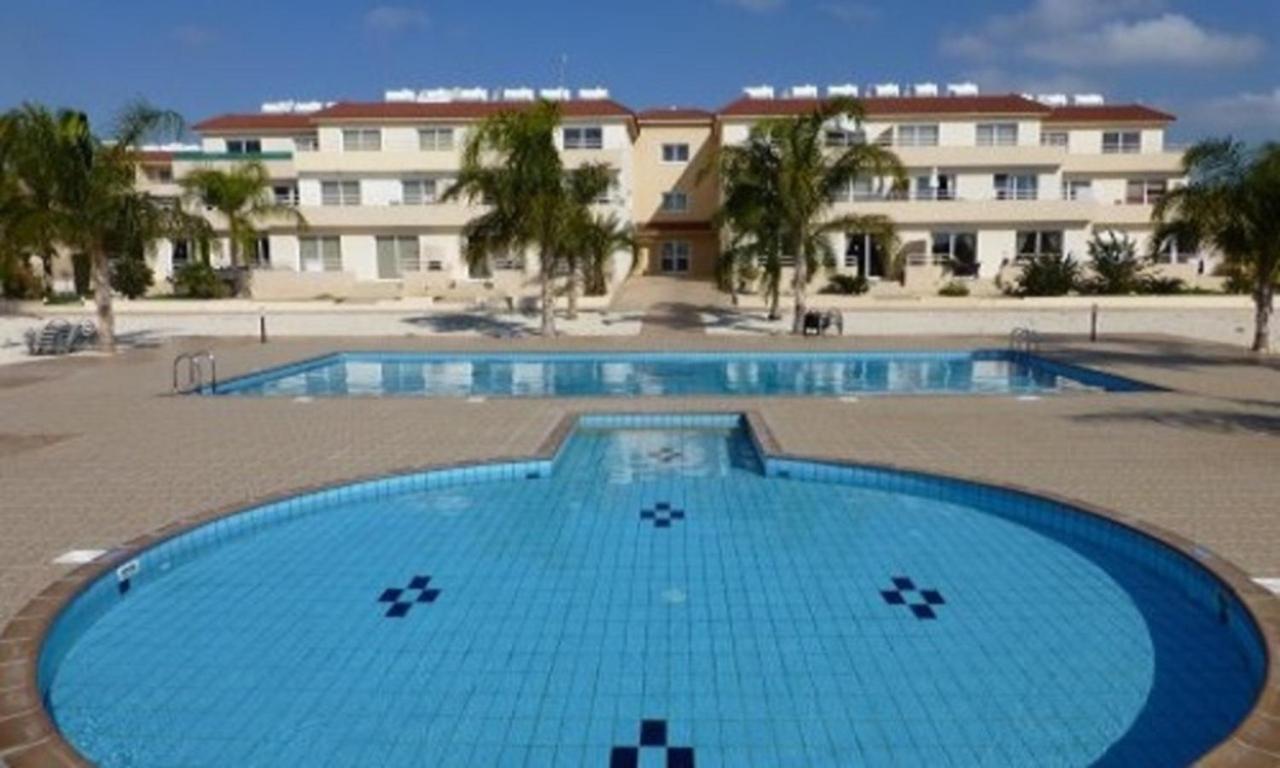Apartment 2 Bedroom With Private Garden, Walk To Nissi Beach, Communal Swimming Pool *