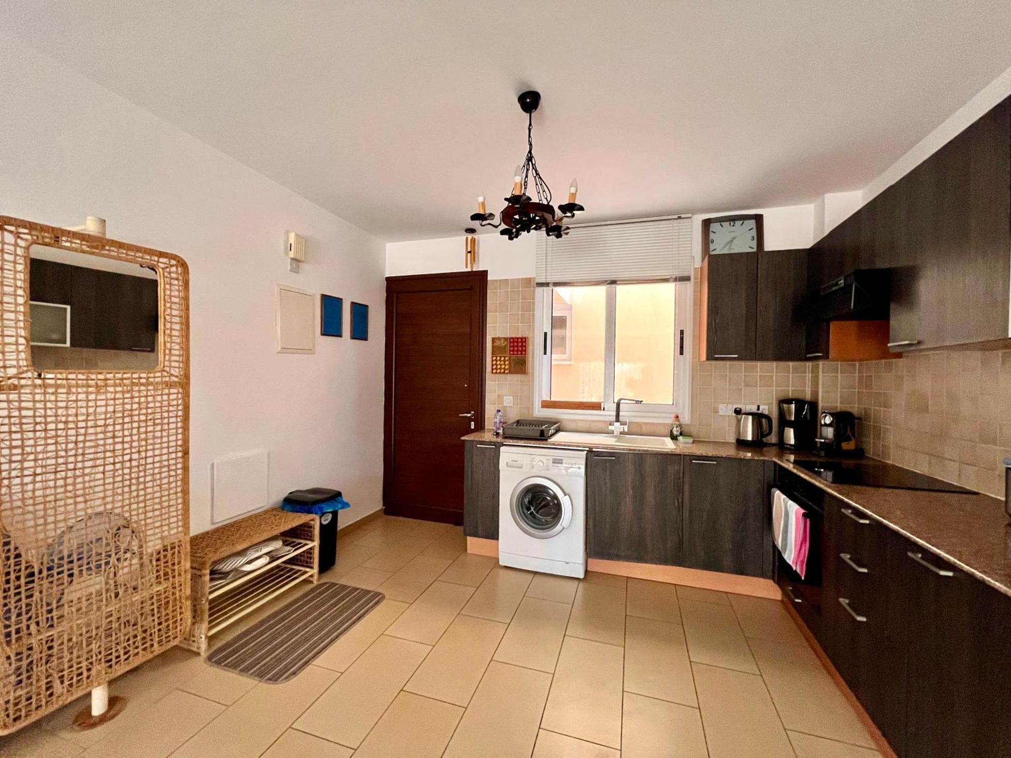 Apartment 2 Bedroom With Private Garden, Walk To Nissi Beach, Communal Swimming Pool *