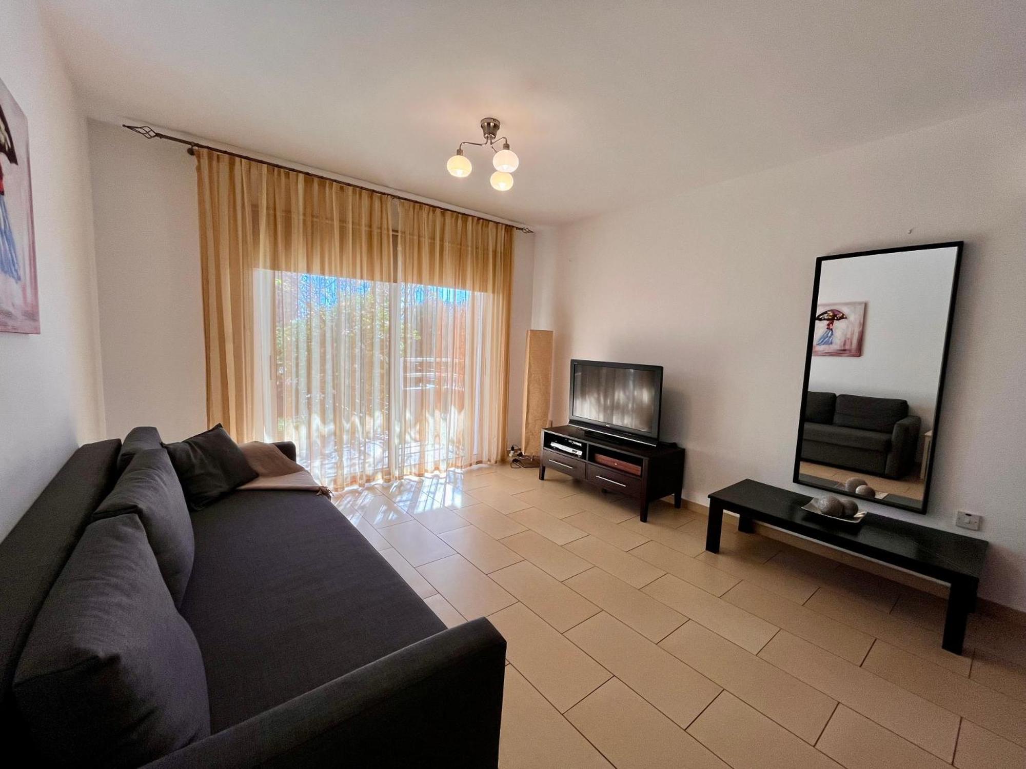 Apartment 2 Bedroom With Private Garden, Walk To Nissi Beach, Communal Swimming Pool