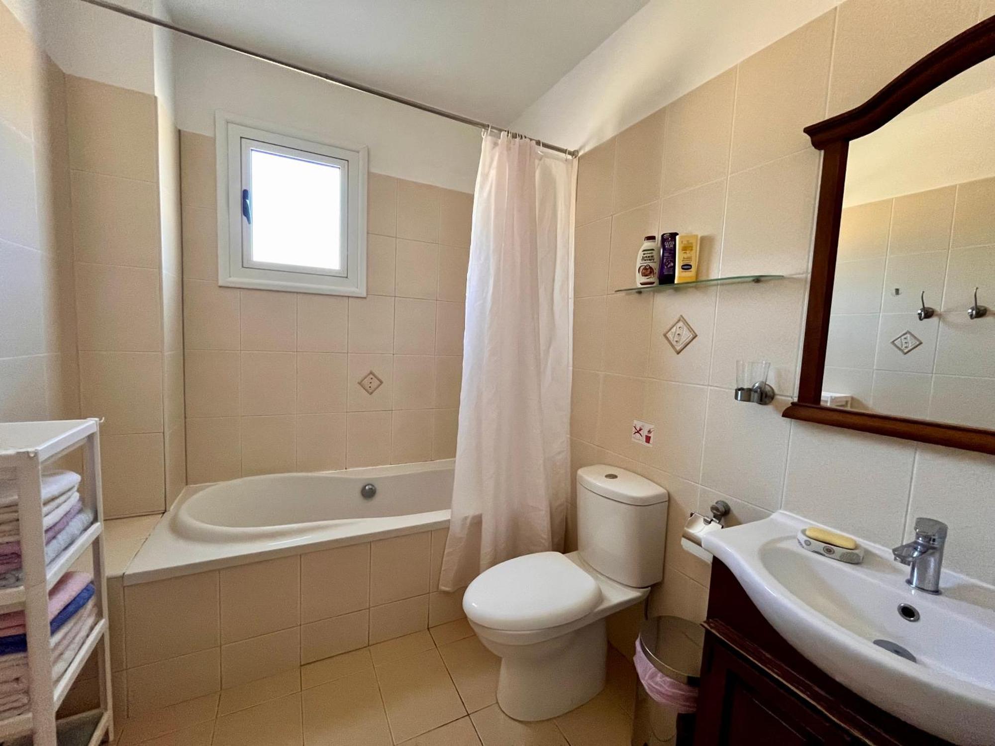 2 Bedroom With Private Garden, Walk To Nissi Beach, Communal Swimming Pool Apartment